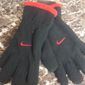 *3/$30* NWT Nike Youth Unisex winter gloves sz8-20